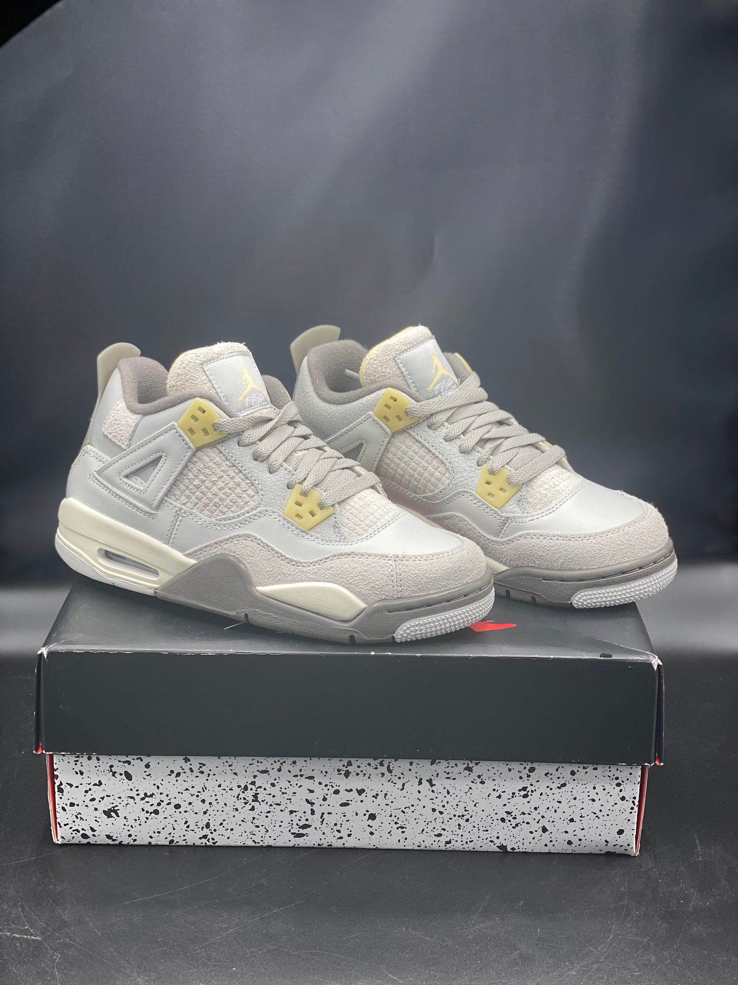 Air Jordan 4 Retro SE (GS)Photon Dust/Pale Vanilla Size 5.5 Y Womens 7