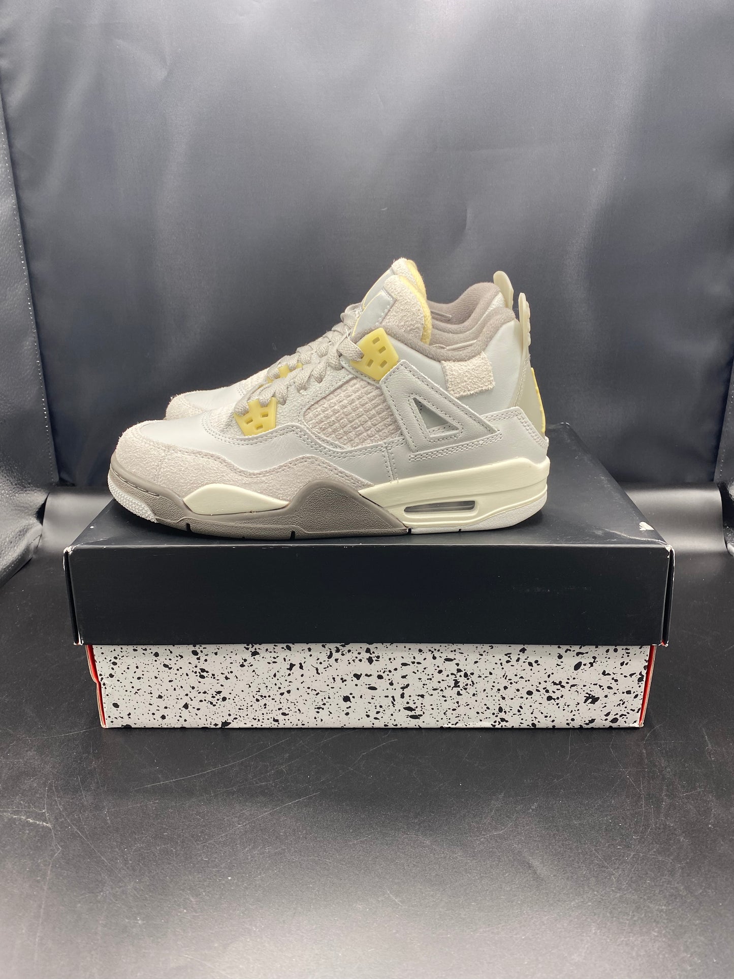 Air Jordan 4 Retro SE (GS)Photon Dust/Pale Vanilla Size 5.5 Y Womens 7