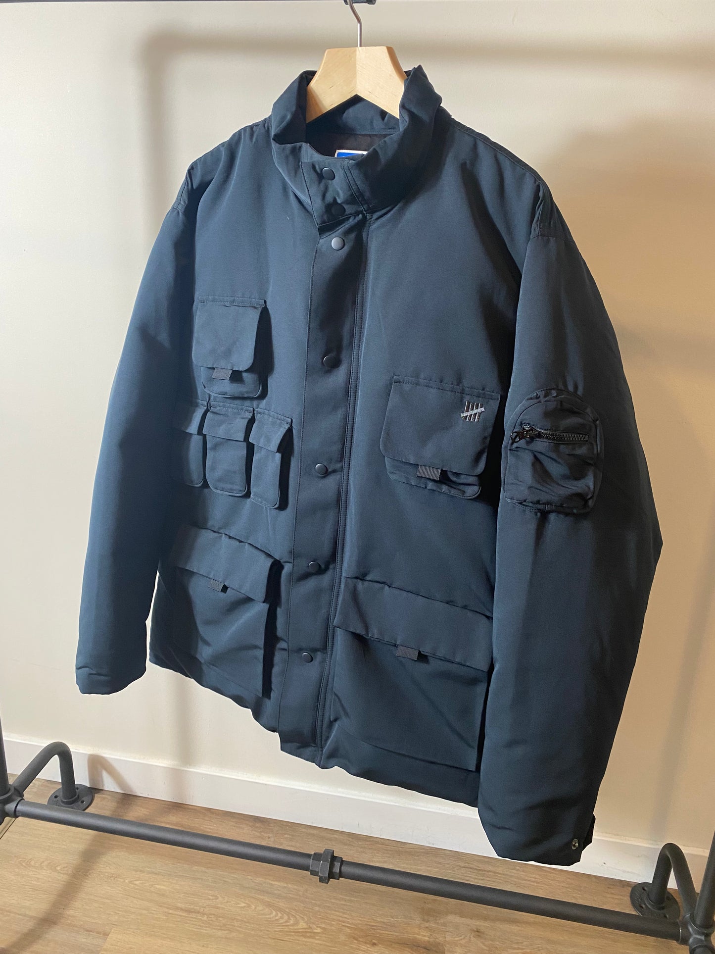 UNDEFEATED MULTI-POCKET DOWN JACKET SIZE XL