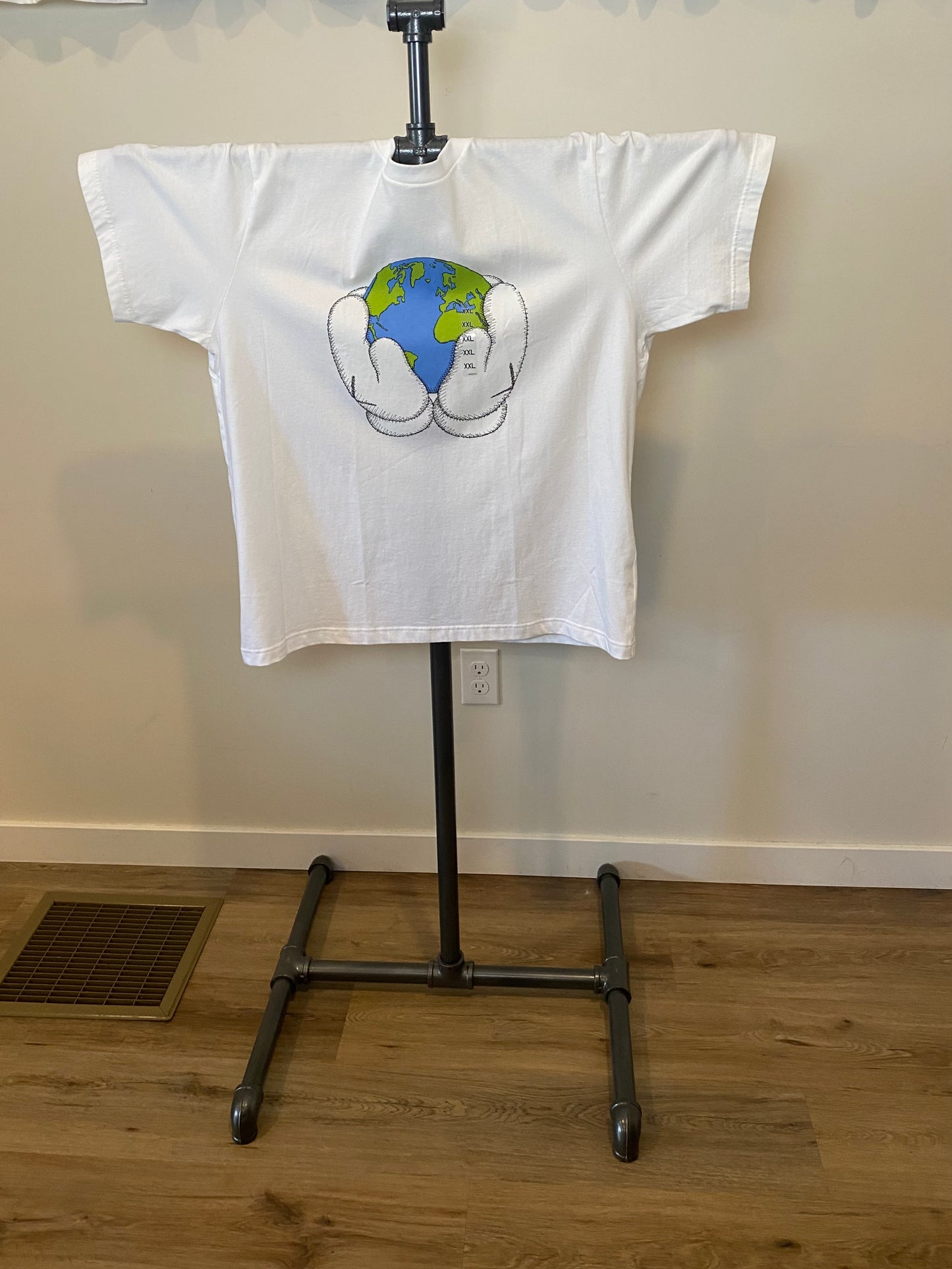KAWS Peace For All Uniqlo Graphic T Size XXL