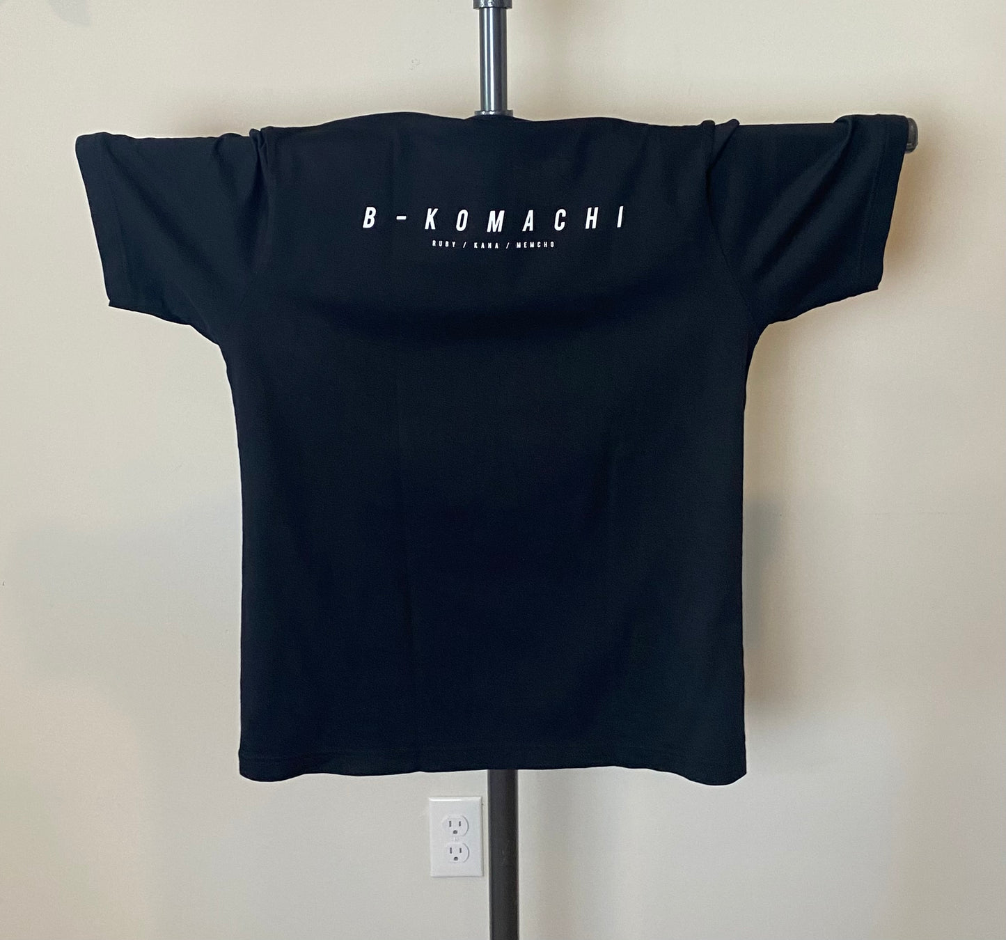 OSHI NO KO B-KOMACHI Uniqlo Graphic T Size M