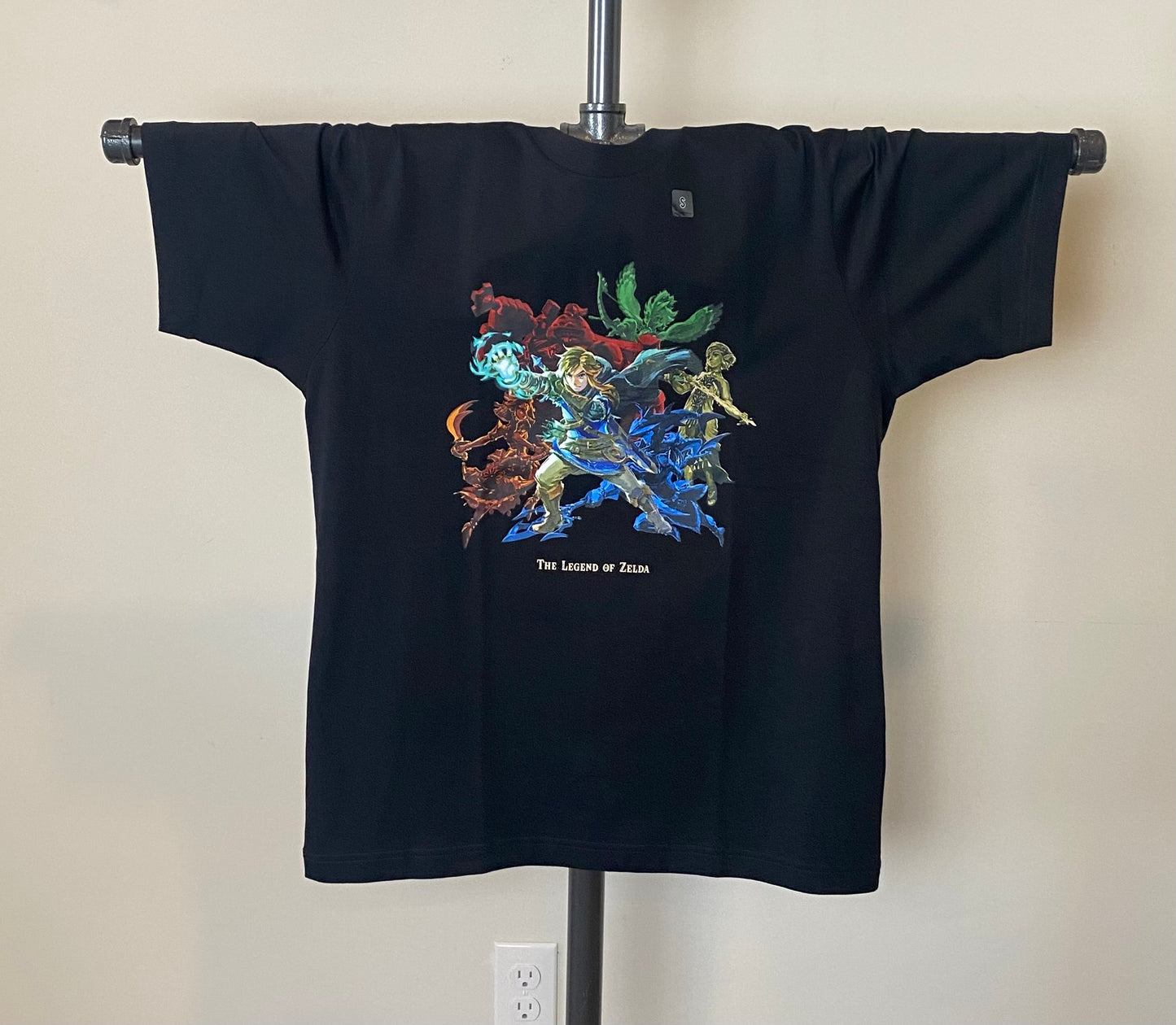 The Legend of Zelda: Tears of the Kingdom Uniqlo Graphic T Size L