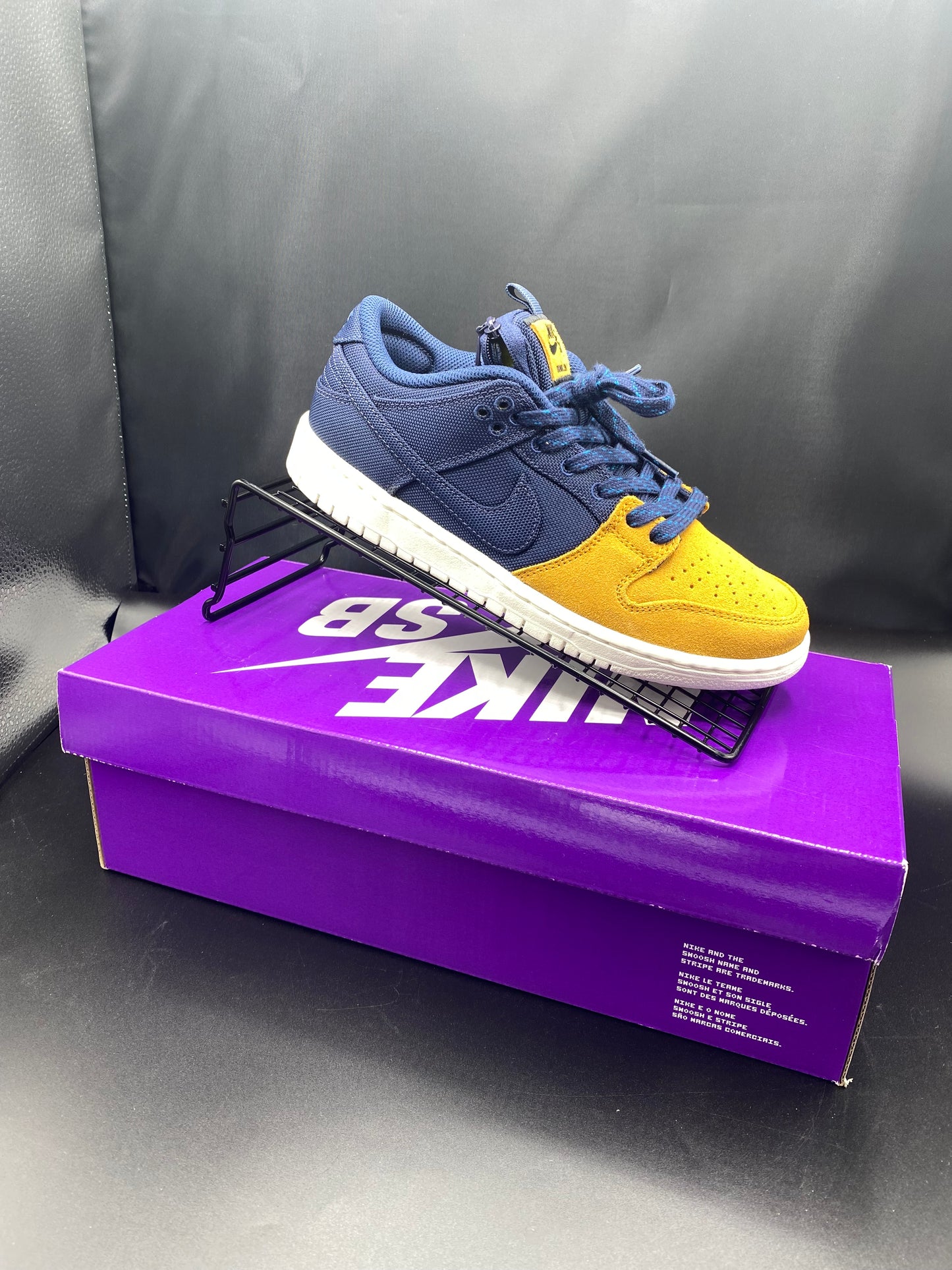 Nike SB Dunk Low Pro PRM Size M 6 W 7.5