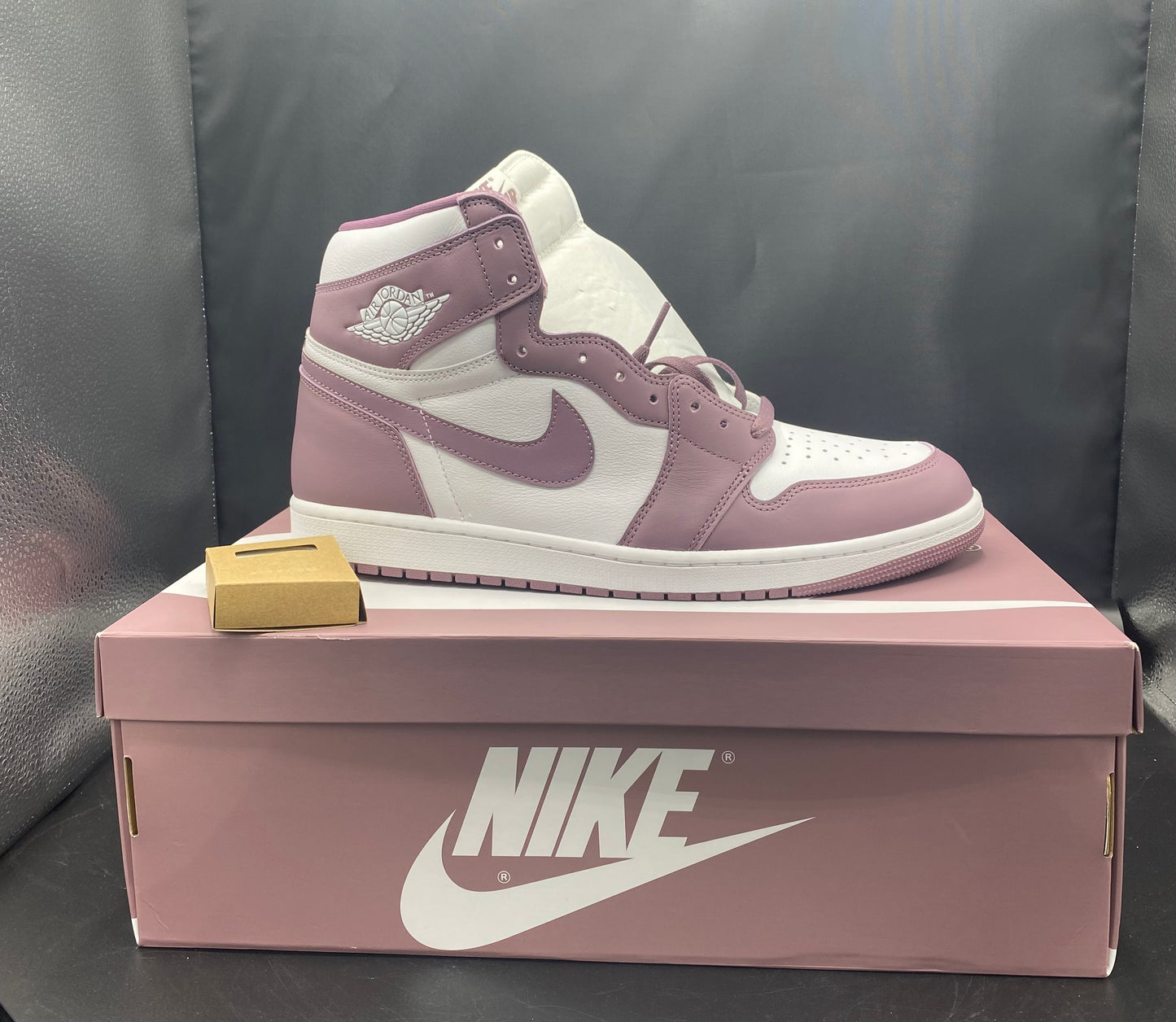 AIR JORDAN 1 RETRO HIGH OG WHITE/SKY J MUAVE-WHITE SIZE M 14 W 15.5