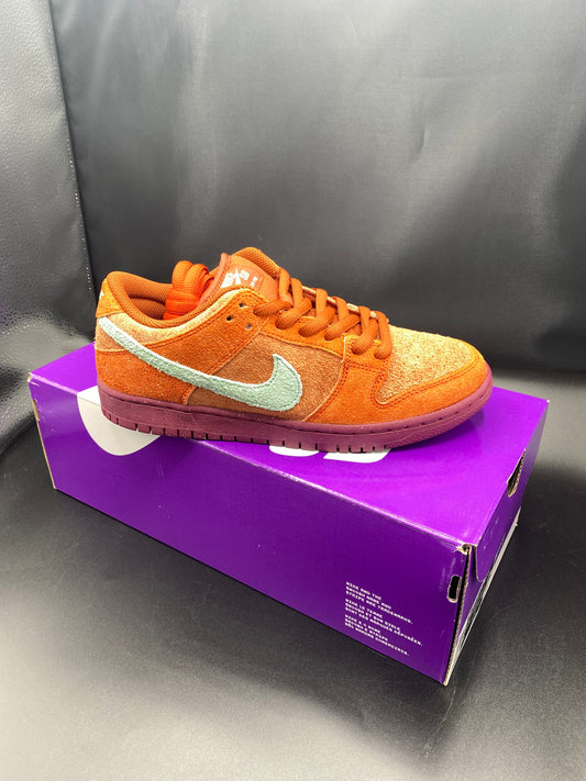 NIKE SB DUNK LOW PRO MYSTIC RED/EMERALD RISE SIZE M 10.5 W 12