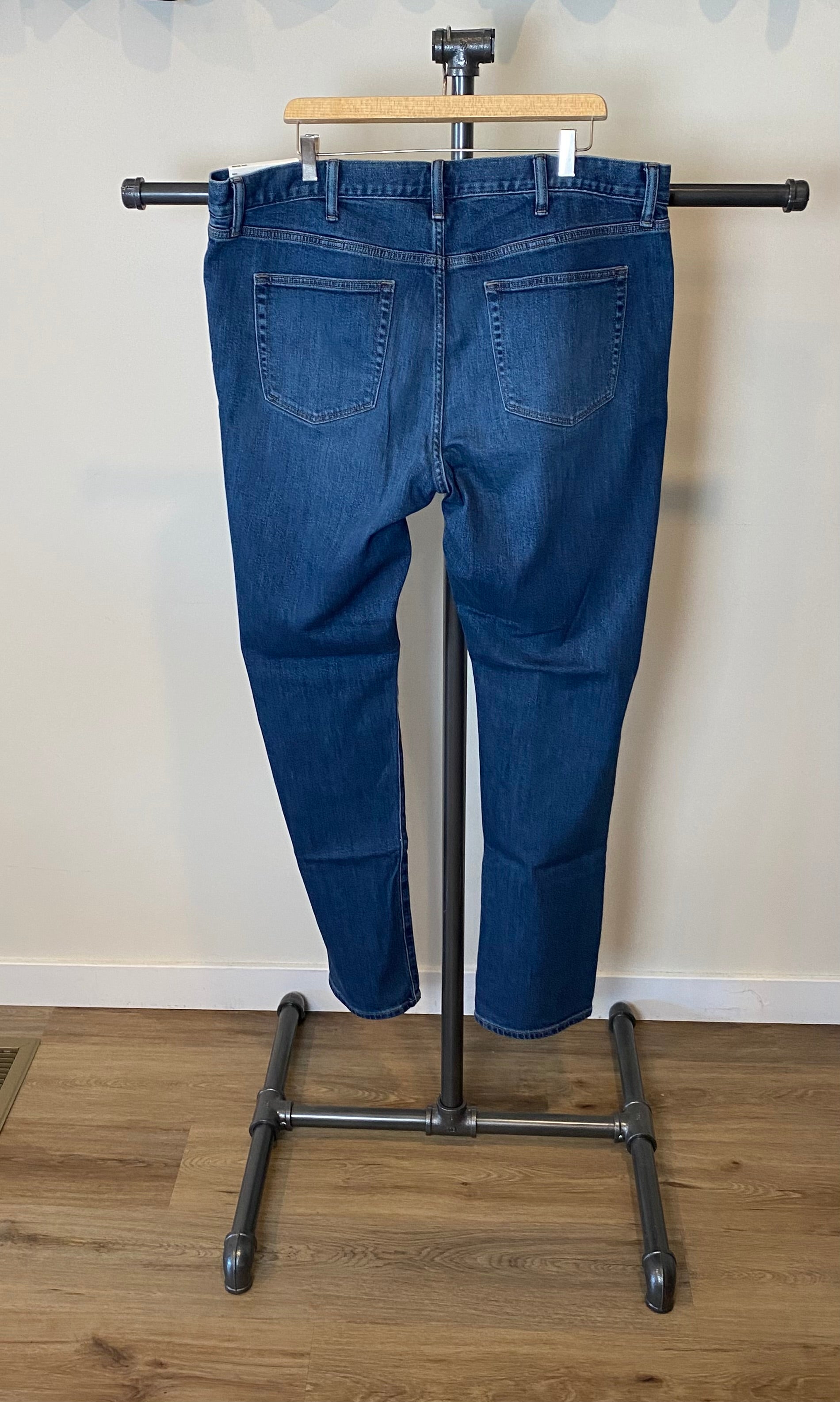 UNIQLO SLIM FIT MENS JEANS DARK BLUE W40 L34 - Main Image