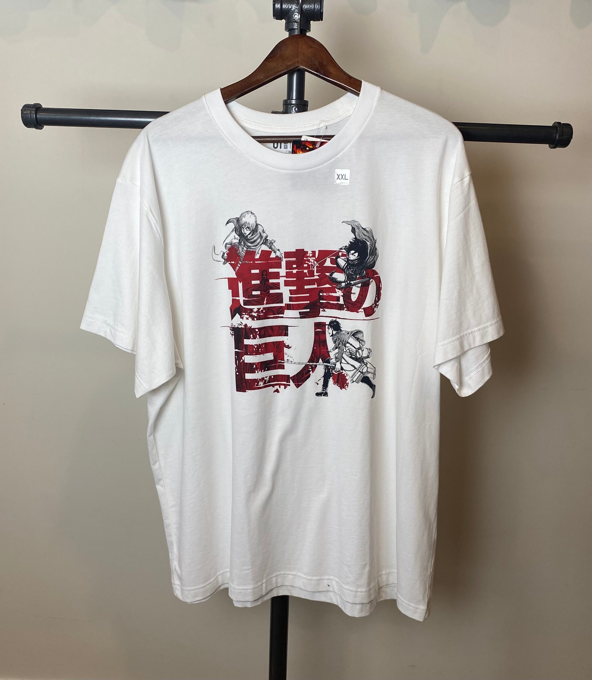 Uniqlo Attack On Titan Graphic T Size XXL - Main Image