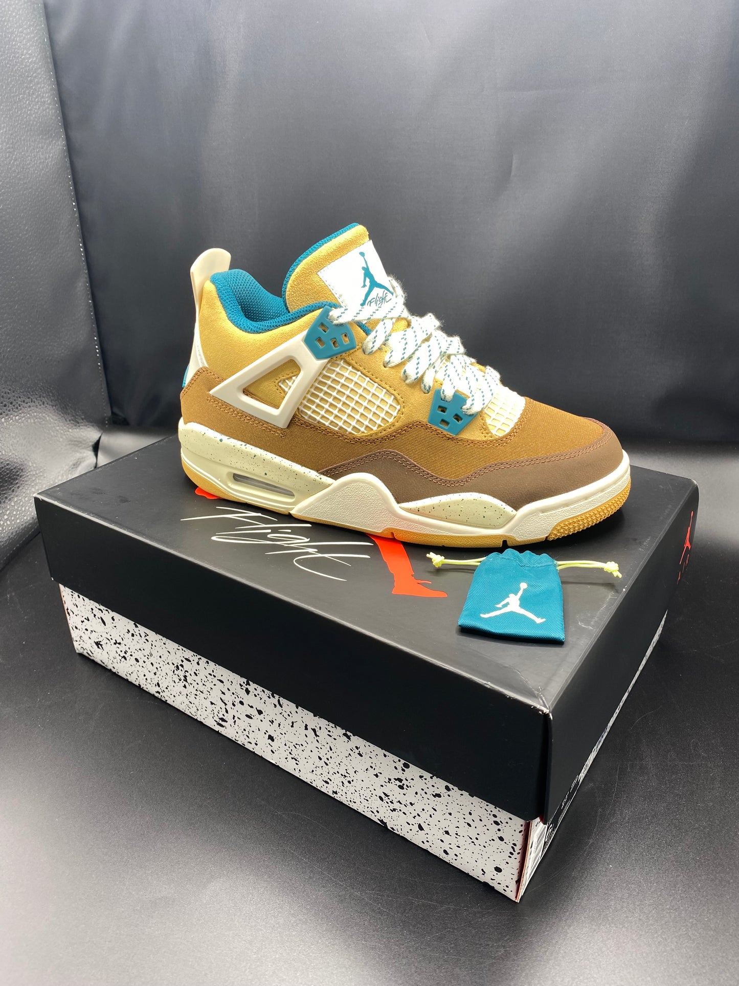 AIR JORDAN 4 RETRO (GS) Cacao Wow Size 6 Y