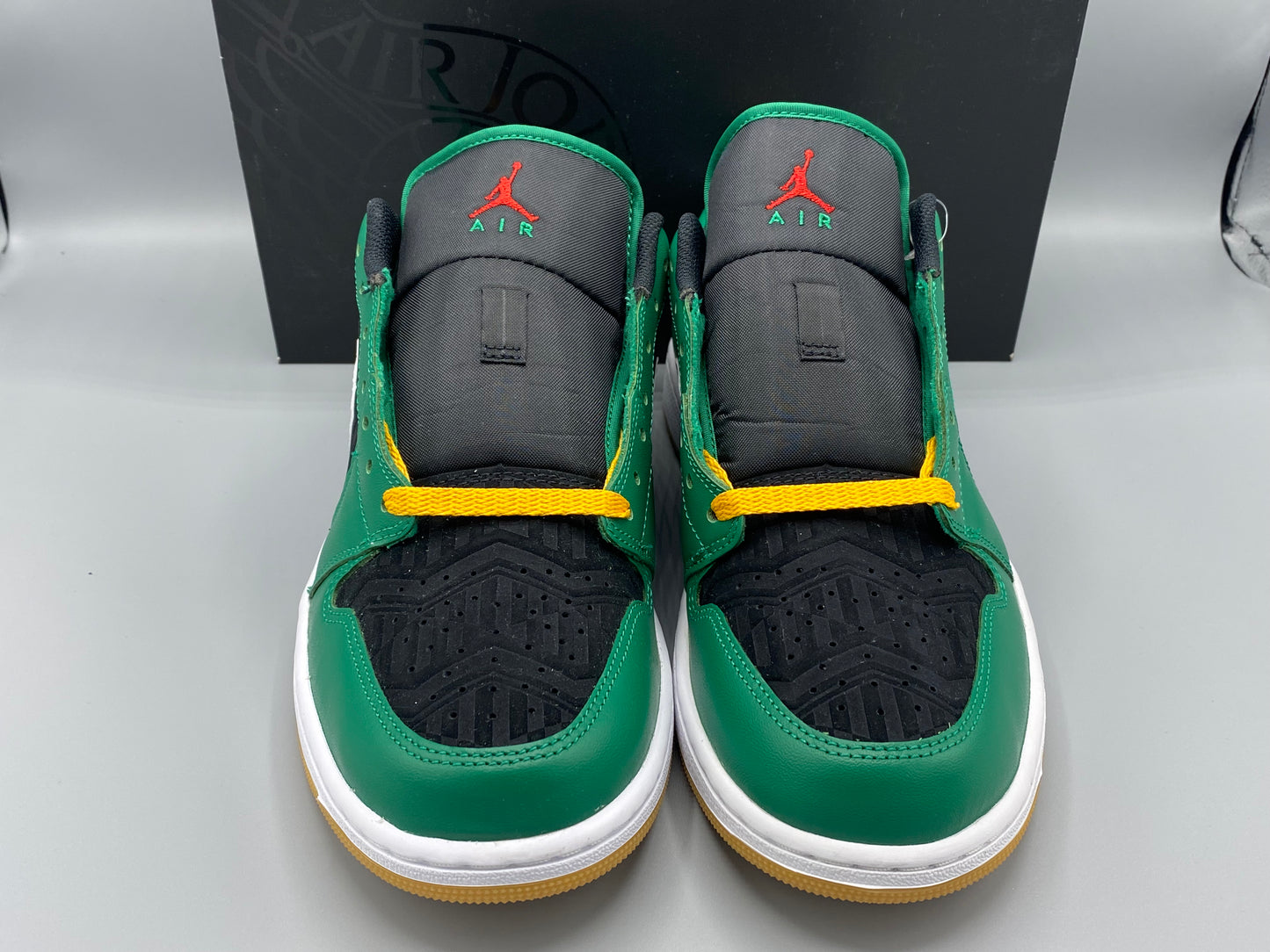 Air Jordan 1 SE   "Malachite" Size M 10.5 W 12