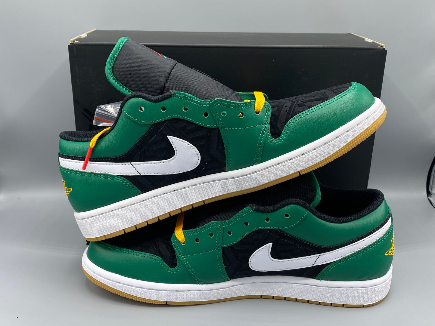 Air Jordan 1 SE   "Malachite" Size M 10.5 W 12