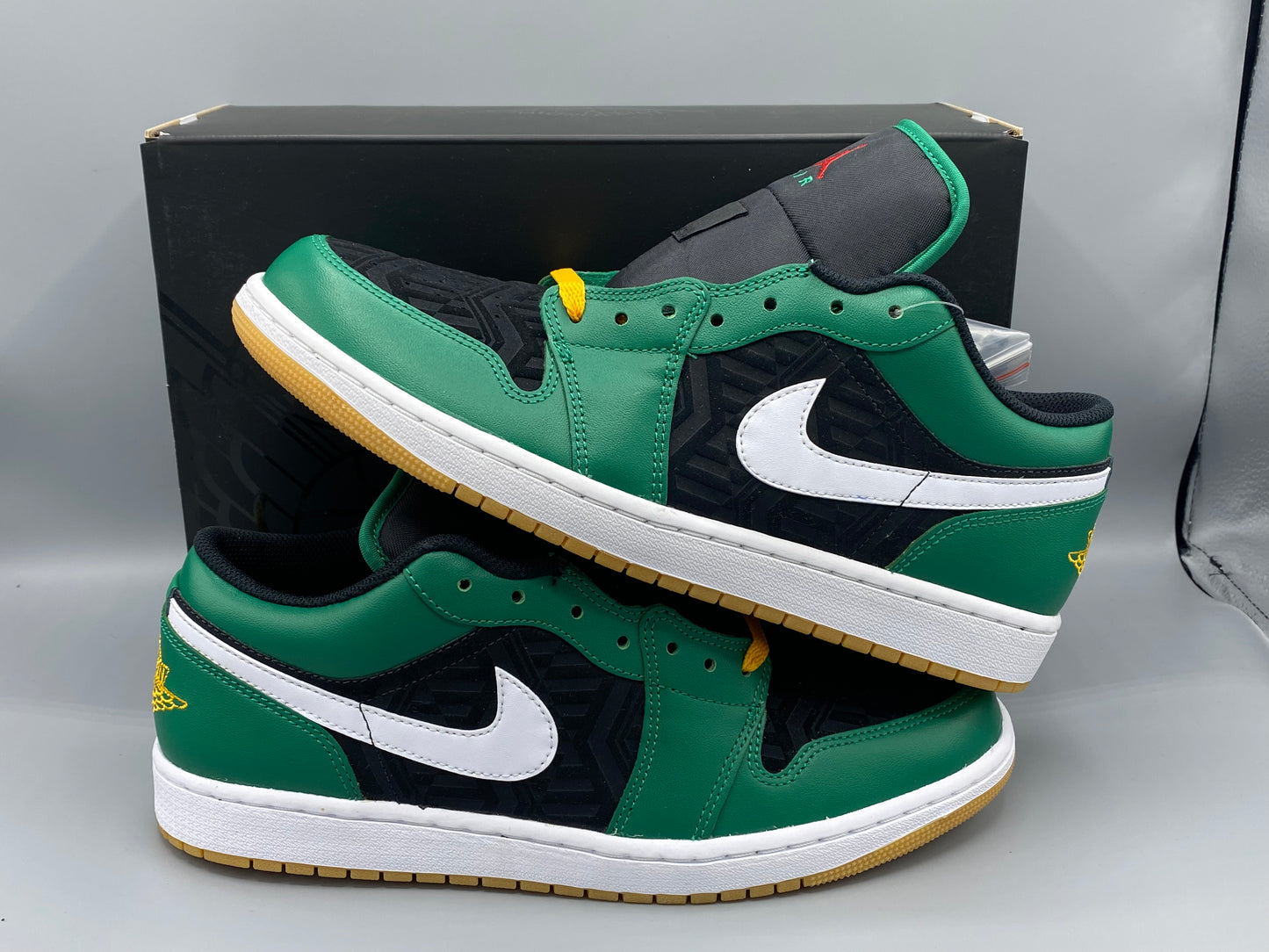 Air Jordan 1 SE   "Malachite" Size M 10.5 W 12