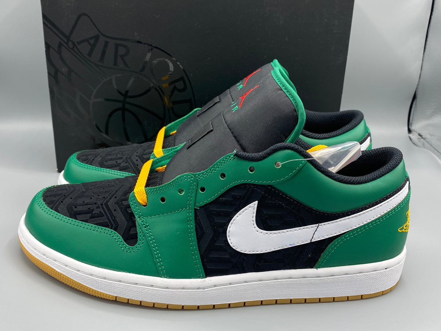 Air Jordan 1 SE   "Malachite" Size M 10.5 W 12