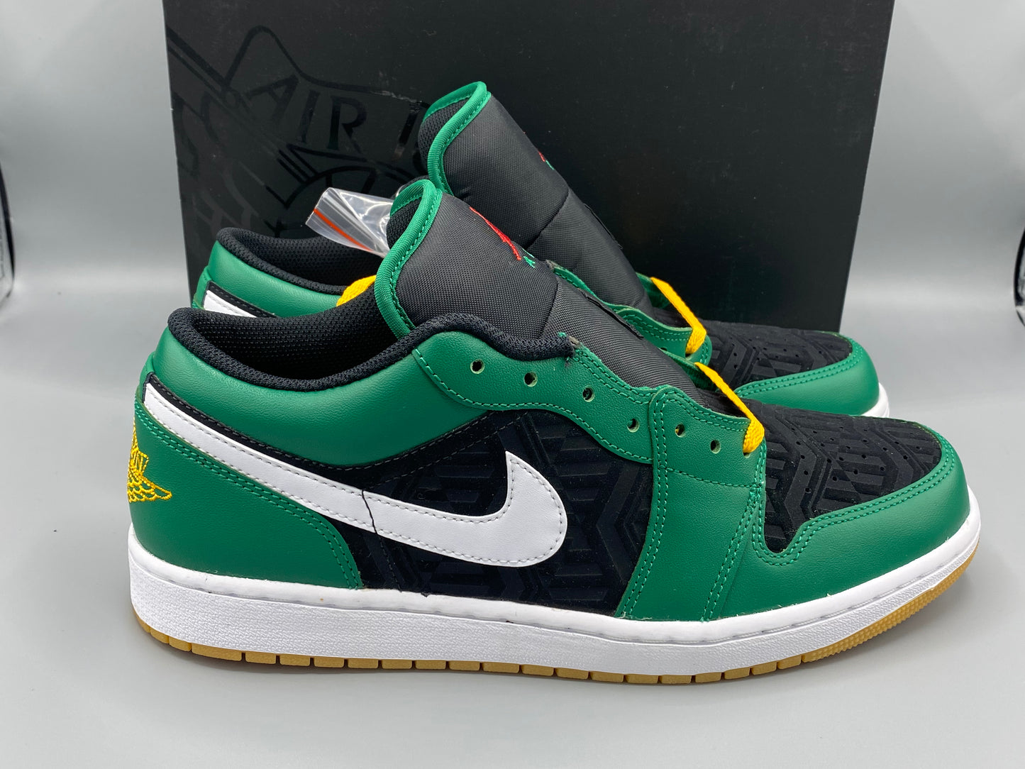 Air Jordan 1 SE   "Malachite" Size M 10.5 W 12